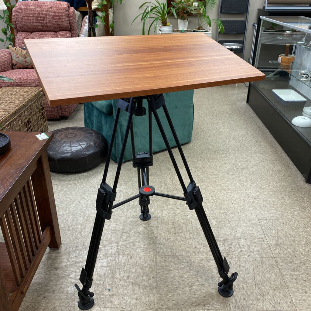 Intension Design Pro Tripod Standing
