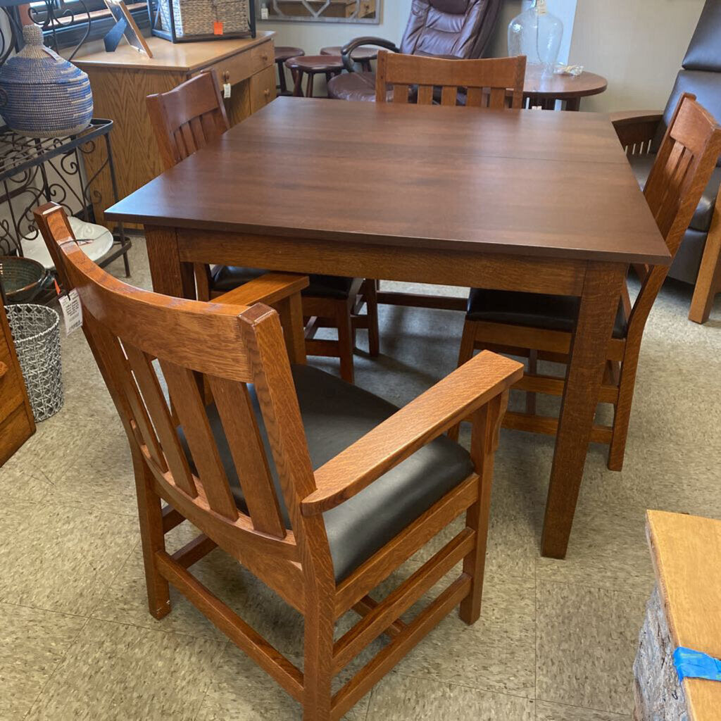 Chilton Quarter-Sawn Oak w/4 Chairs
