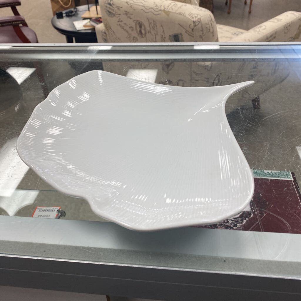 Crate&Barrel Gingko Leaf Plate