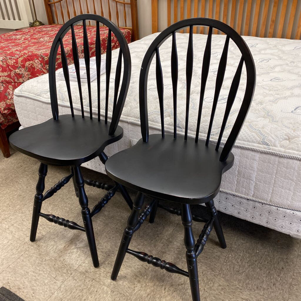 2x Windsor Swivel Bar Stools