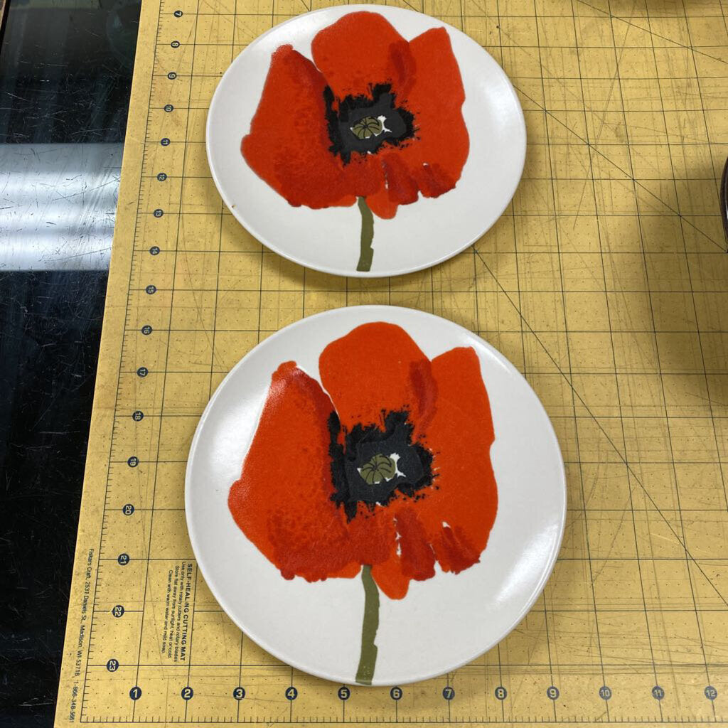 2x Vera Mikasa Poppy Plates