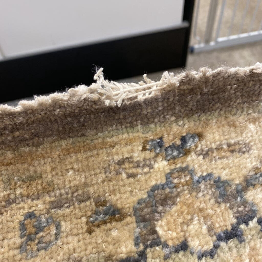 Handknotted Persian Accent Rug