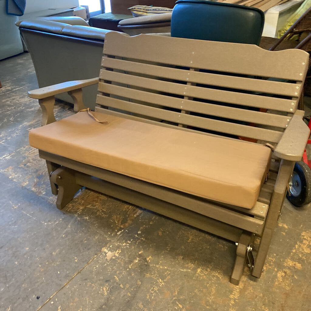 Leisure Lawns 2 Person Glider w/Pad