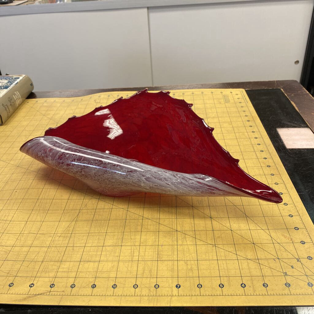 Art Glass Conch Centerpiece Bowl