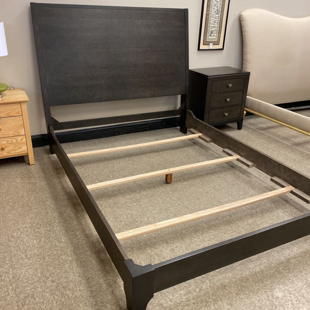 Durham Furniture Queen Panel Bed