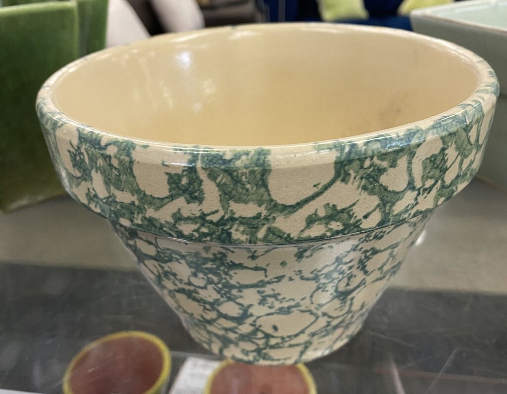 Roseville Spongeware Plant Pot