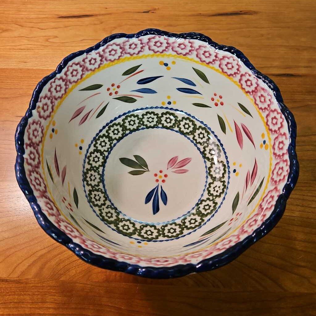 Temp-Tations by Tara Scalloped Edge Serving Bowl