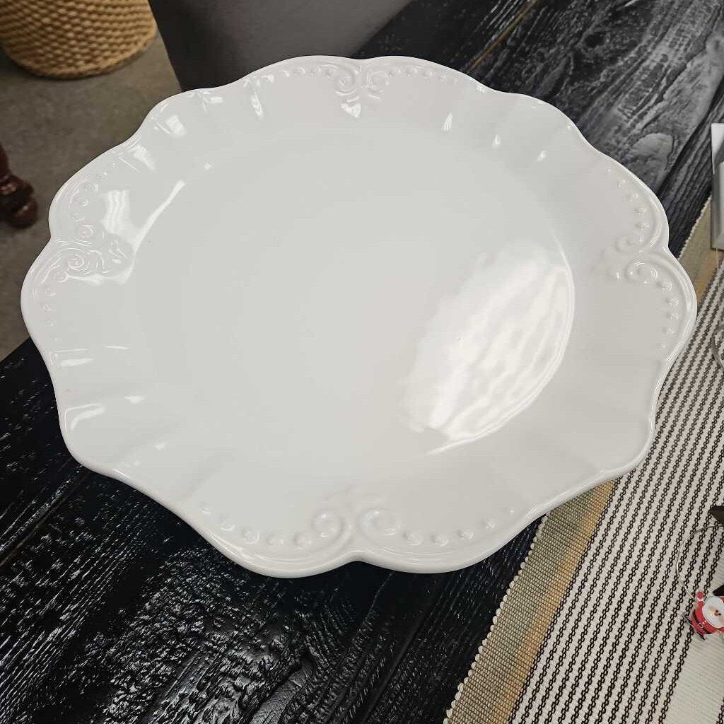 Ceriart Porcelain Scalloped Embossed Cake Display Stand