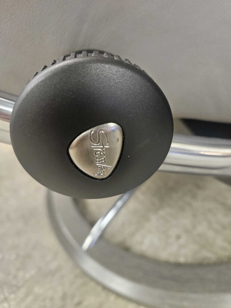 Stressless Admiral Classic Leather Recliner with Footrest