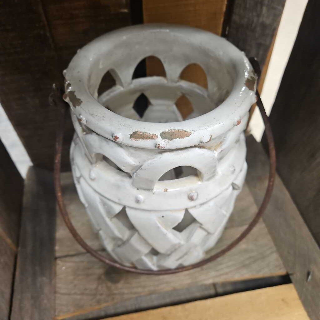 Ceramic Lattice Pattern Lantern with Iron Hadle
