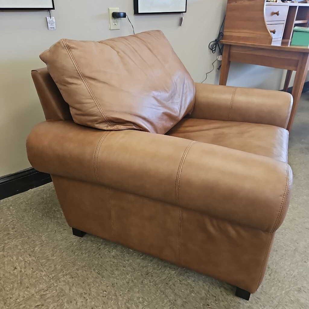 Pottery Barn Turner Roll Statesville Leather Arm Chair