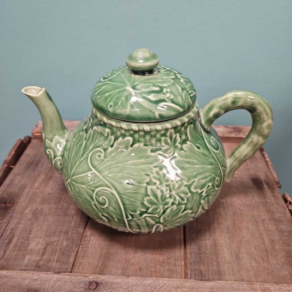 Vintage Bordallo Pinheiro Portugal Leaf & Vine Majolica Teapot