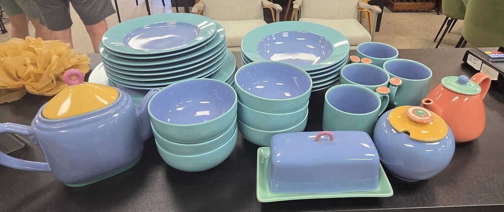 Lindt-Stymeist Colorways Dish Set - 34pcs