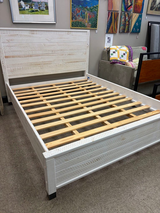 Baja Shabby White Platform Bed, Queen Size