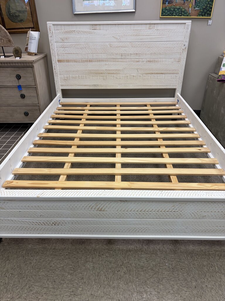 Baja Shabby White Platform Bed, Queen Size