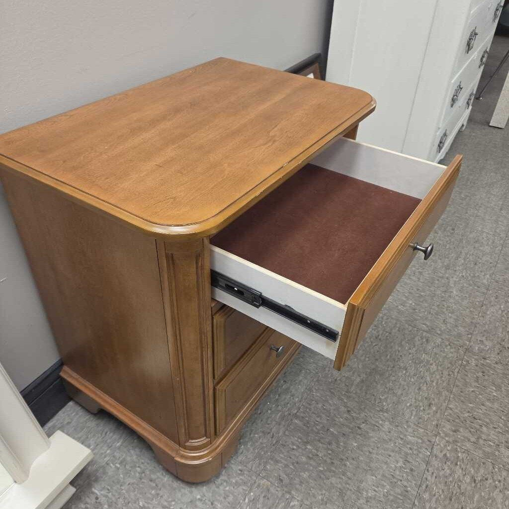 Holland House Furniture 3-Drawer Nightstand