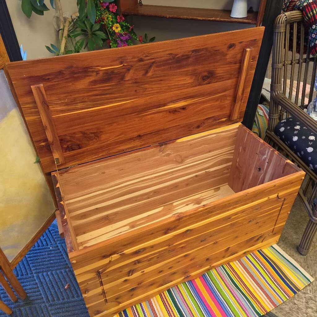 Vintage Solid Aromatic Cedar Hope Chest/Blanket Trunk