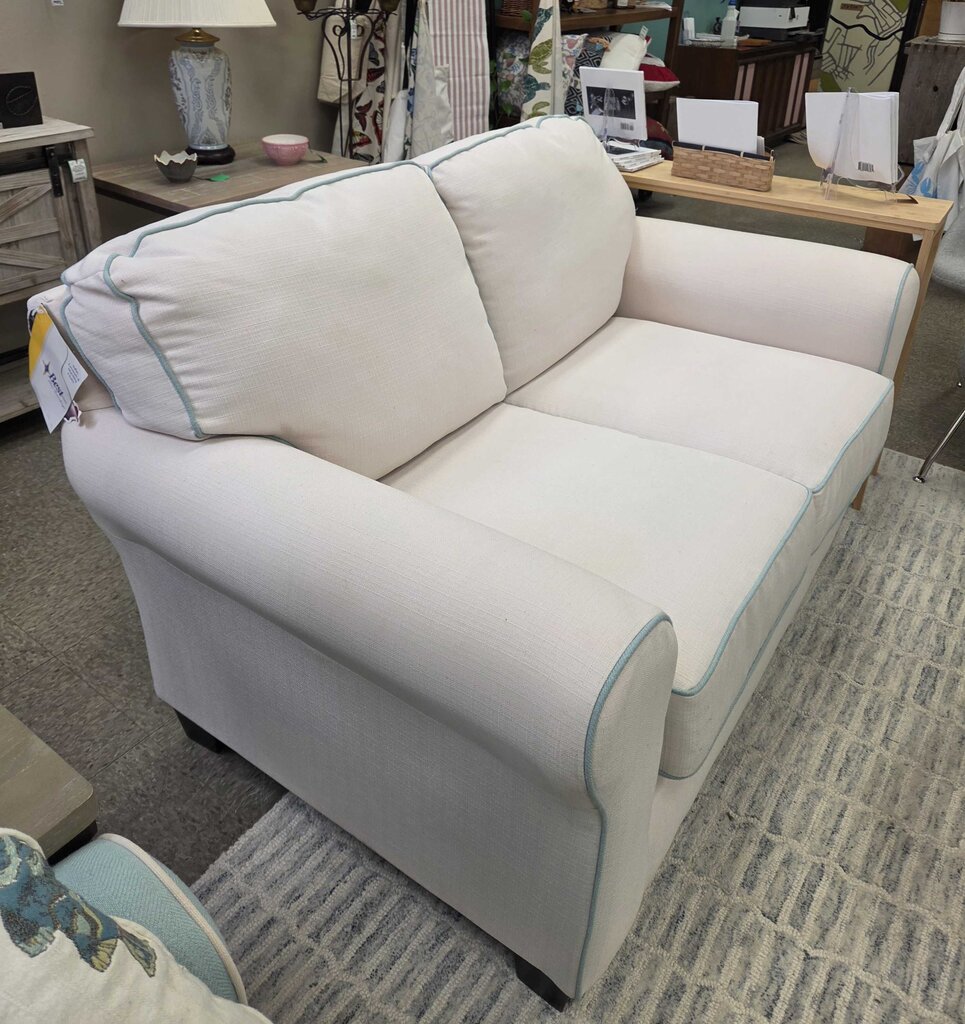 Best Home Furnishings Annabel Loveseat NEW