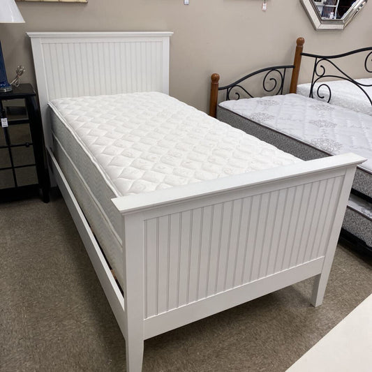 Cottage Beadboard Twin Bed