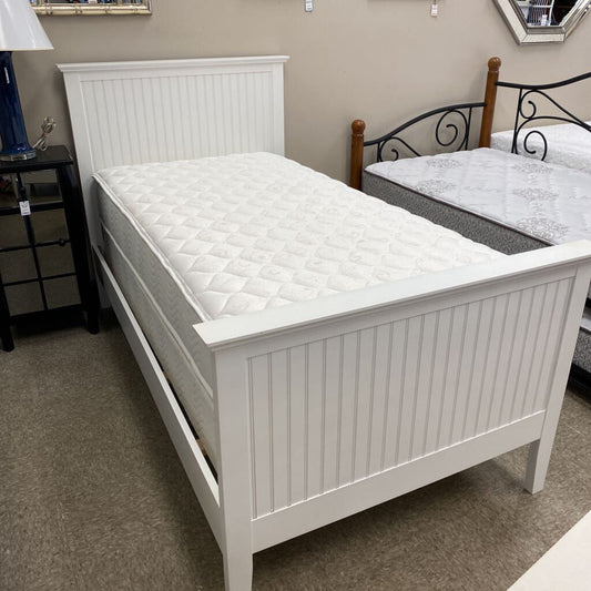 Cottage Beadboard Twin Bed
