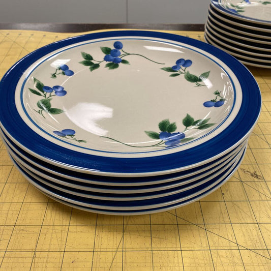 6x LL Bean Blueberry Dinner Plates