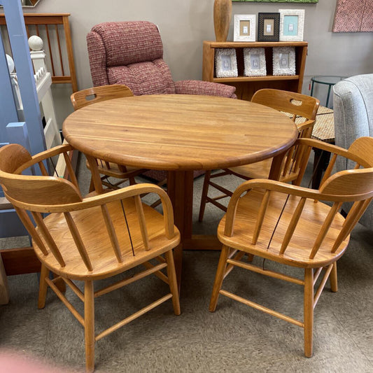 Round Pedestal Table 4 Captains Chairs