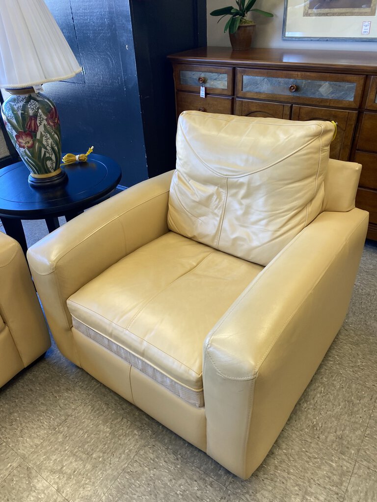 Klaussner Distinction Chair