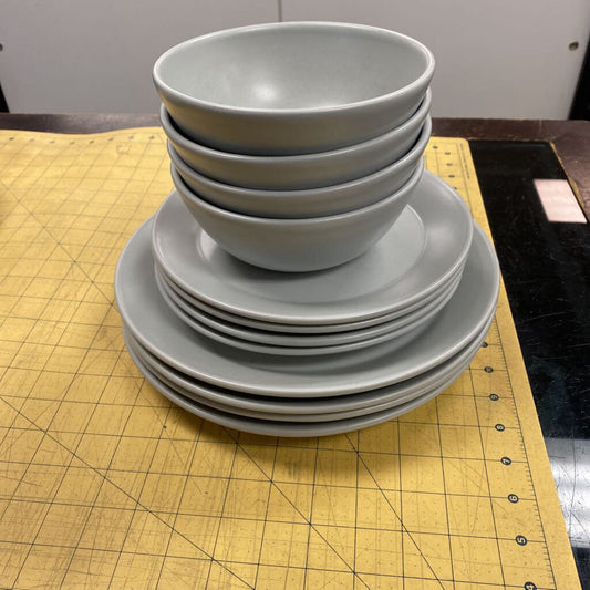 12 Piece Rigby Home Dinnerware Set