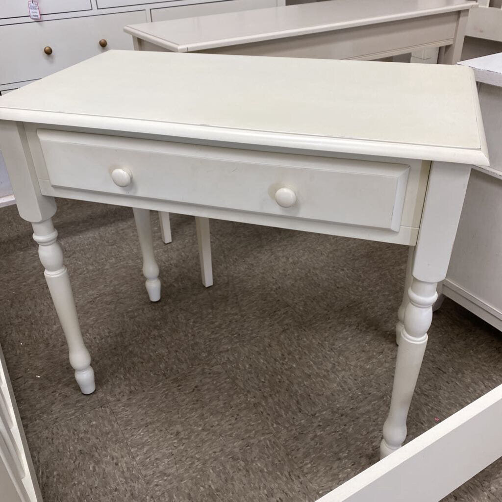 Petite Desk w/Keyboard Drawer