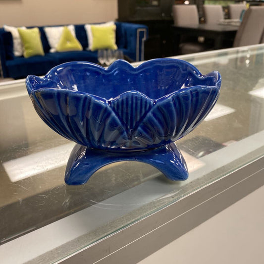 Asian Style Shell Bowl On Feet
