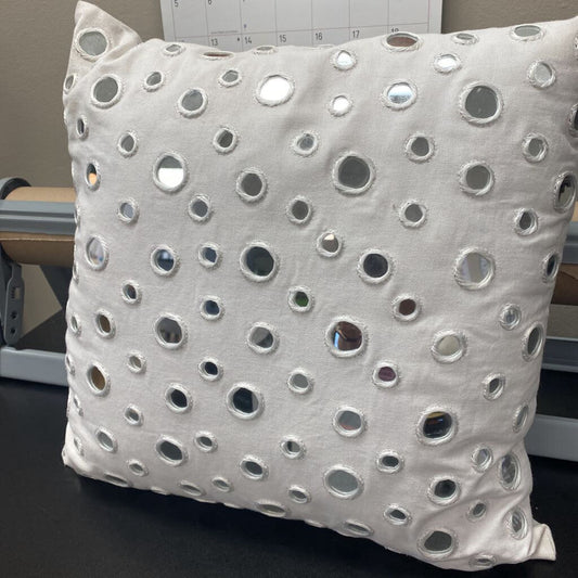 Embroidery/Mirror Pillow