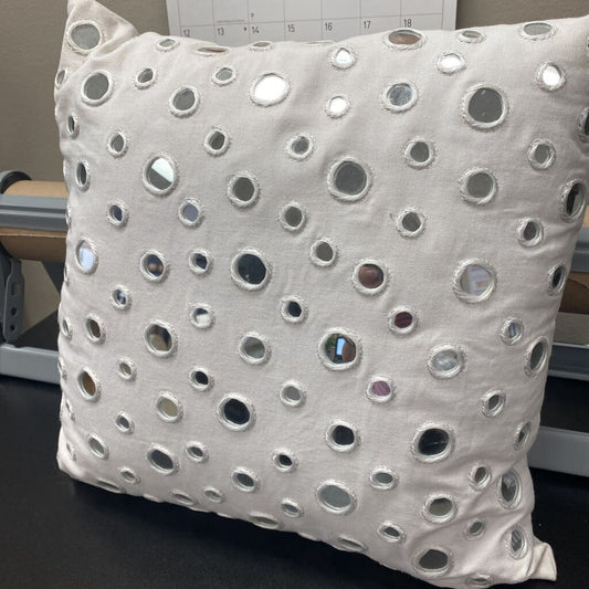 Embroidery/Mirror Pillow