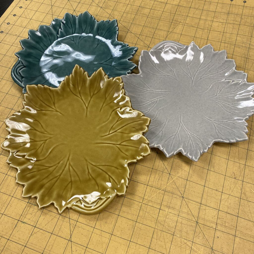 3x Woodfield Leaf Plates