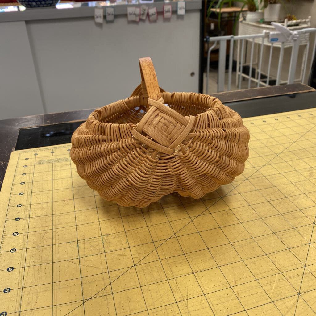 Woven Bum Basket