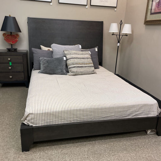 Durham Furniture Queen Panel Bed