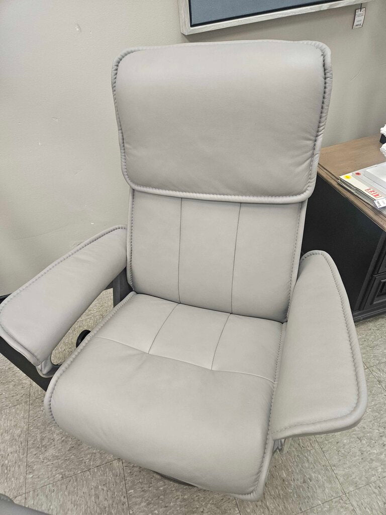 Stressless Admiral Classic Leather Recliner with Footrest