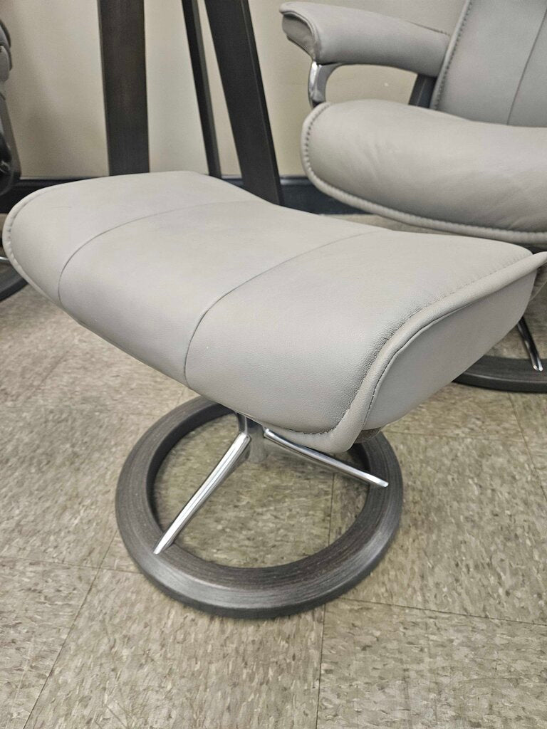 Stressless Admiral Classic Leather Recliner with Footrest