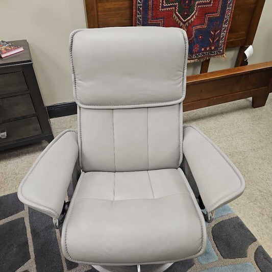 Stressless Admiral Classic Leather Recliner with Footrest (Medium)