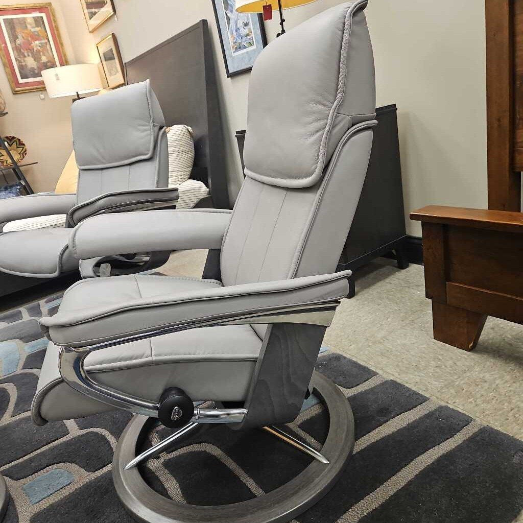 Stressless Admiral Classic Leather Recliner with Footrest (Medium)