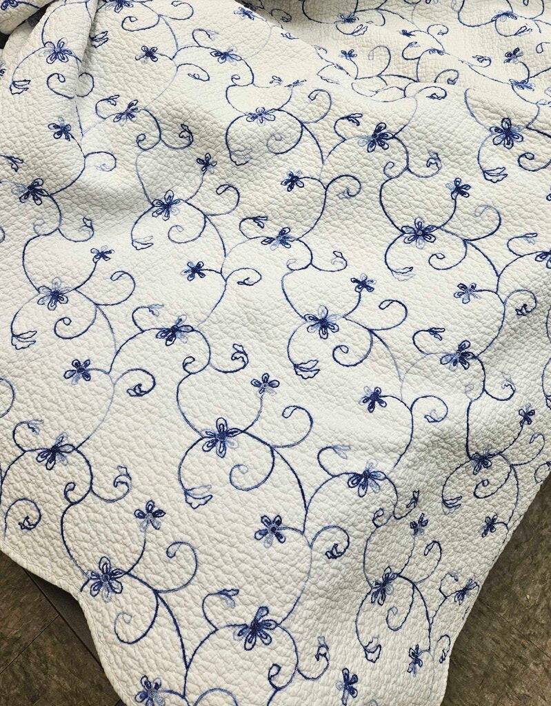 Cracker Barrel Old Country Store Blue & White Floral 100% Cotton Quilt