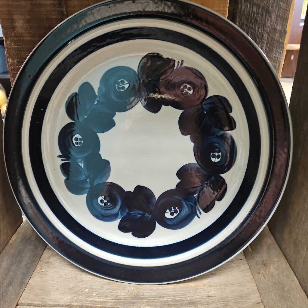 Arabia of Finland Anenome Chop Platter