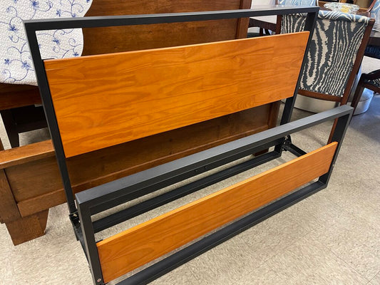 Full Size Wood and Metal Platform Bed Frame, including slats
