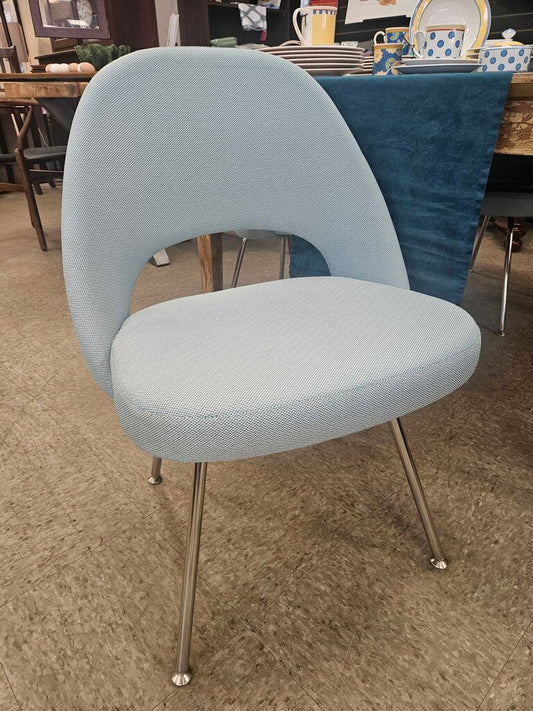 Knoll Saarinen Executive Upholstered Side Chair