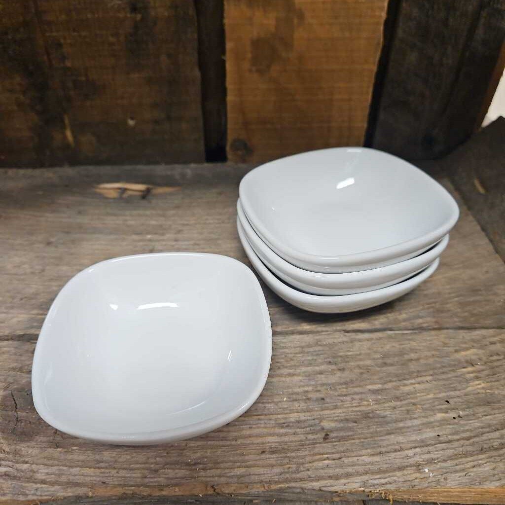 Ceramic Curved Soy Sauce Dipping Cups - Set of 4