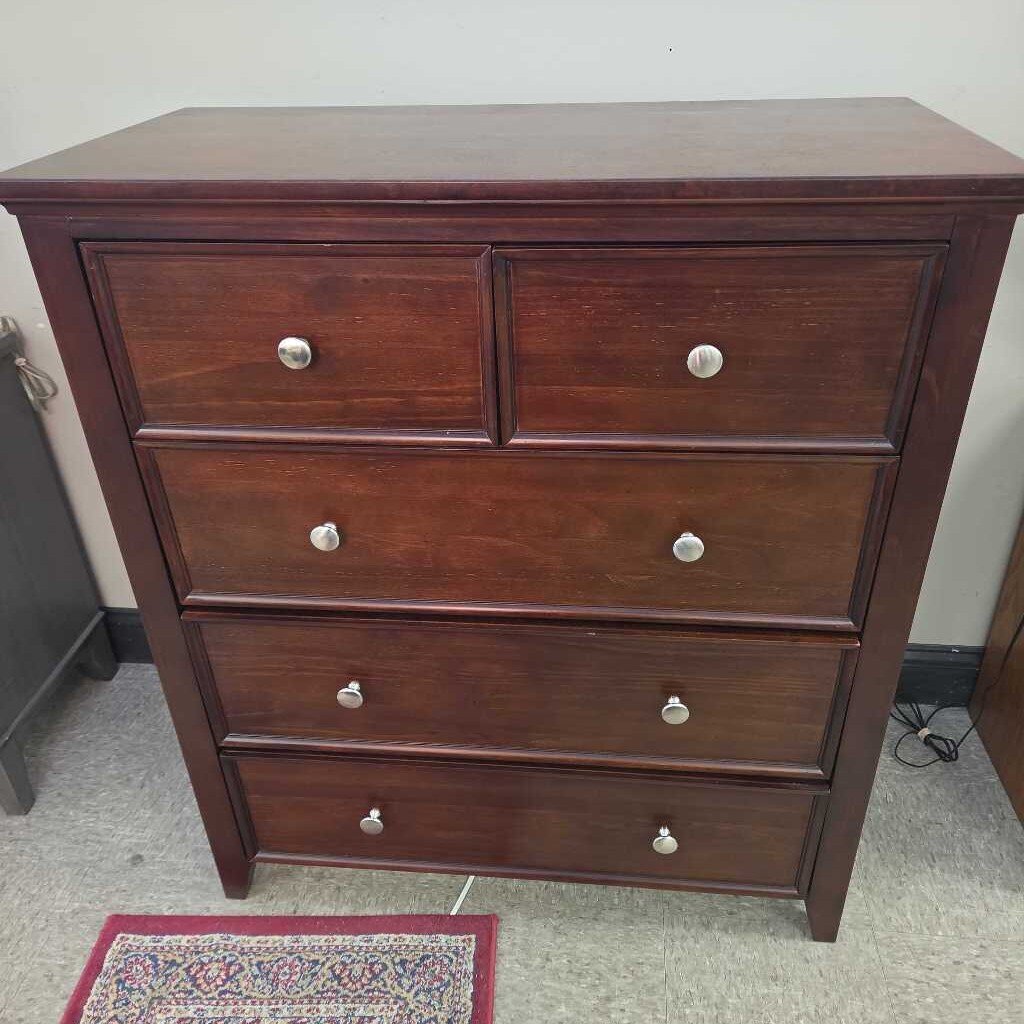 Transitional 5-Drawer Chest in Dark Wood Finish with Silver Knobs