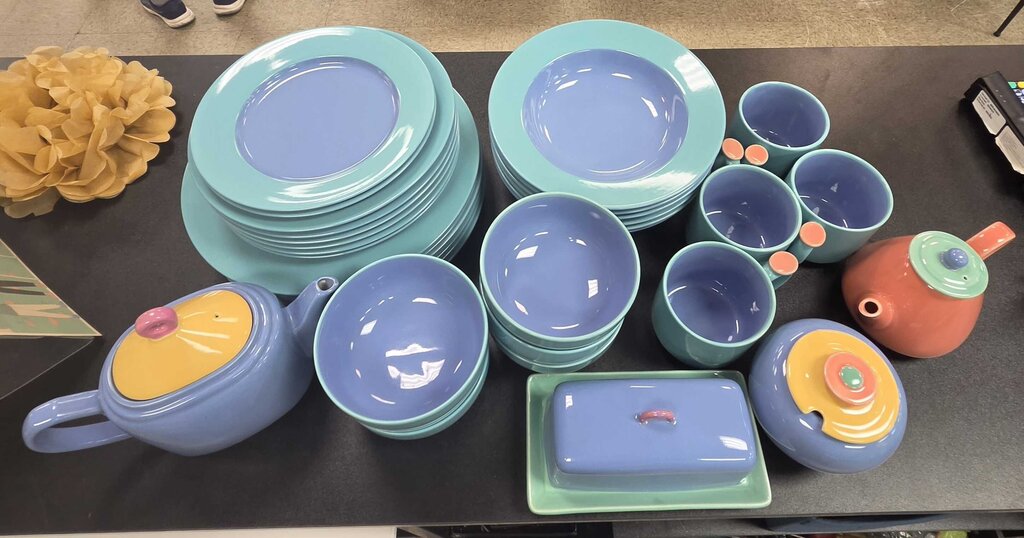 Lindt-Stymeist Colorways Dish Set - 34pcs