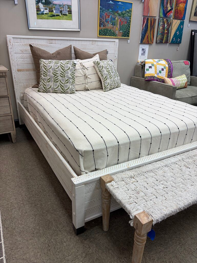 Baja Shabby White Platform Bed, Queen Size
