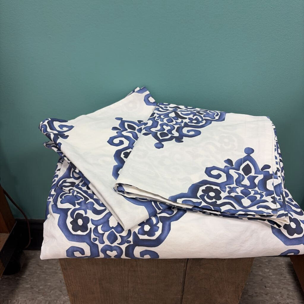 Pottery Barn Asher Medallion Percale Duvet Cover, Sham Set, King Size