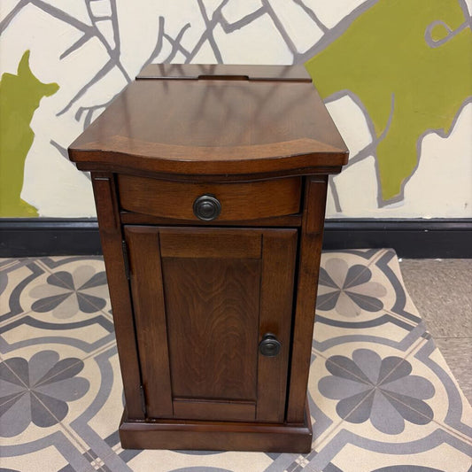 Laflorn Chairside End Table With USB Ports & Outletst