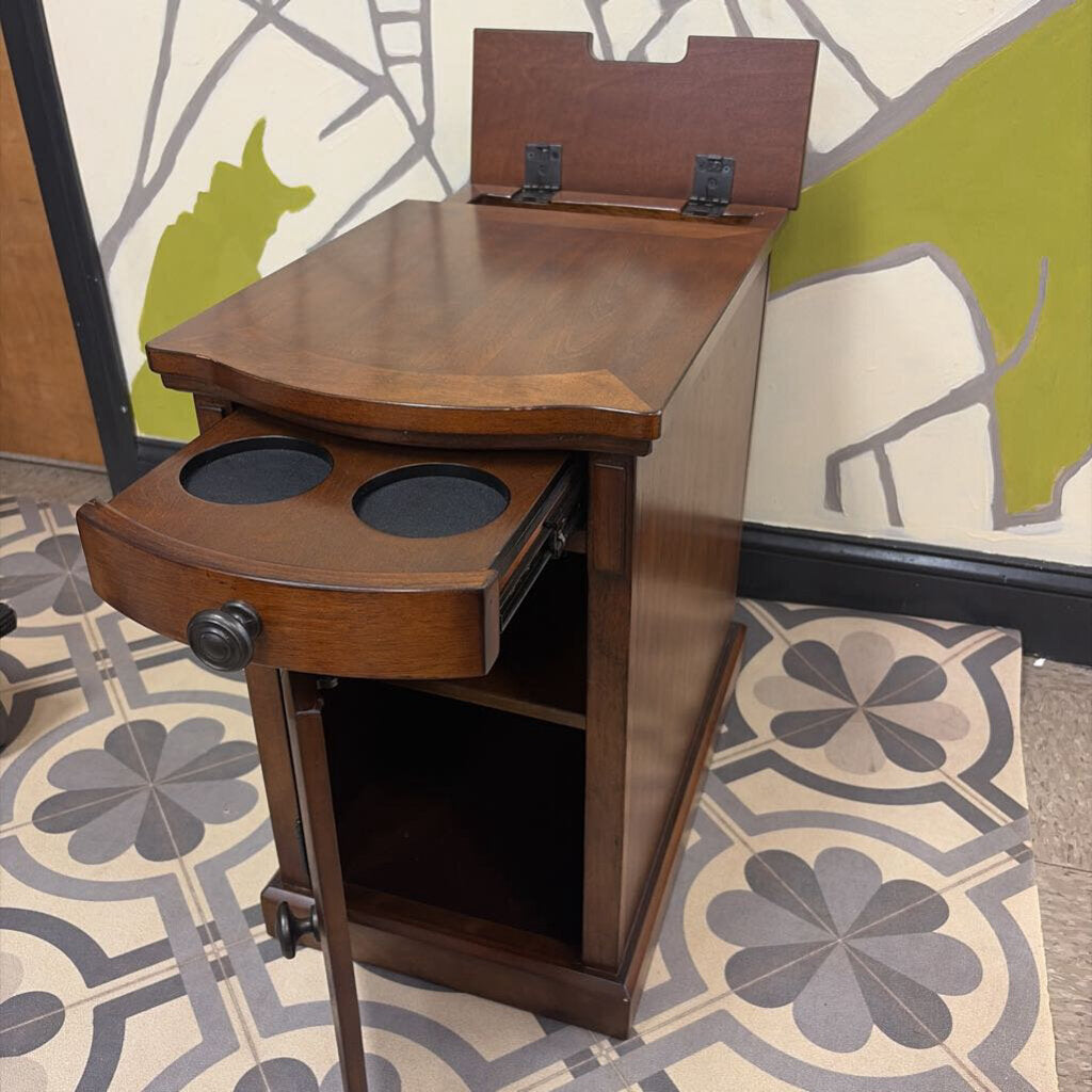 Laflorn Chairside End Table With USB Ports & Outletst